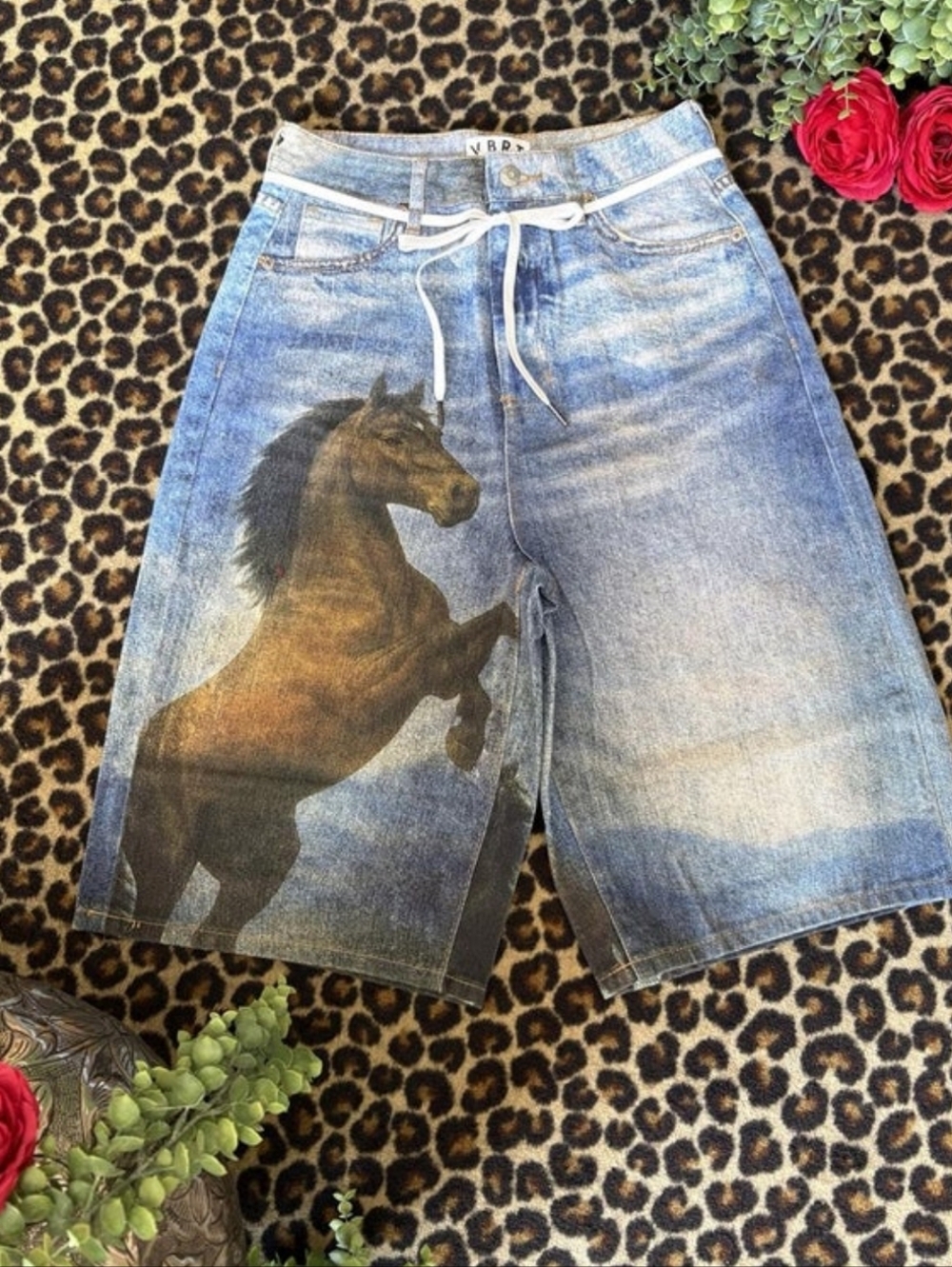 VBRT Rodeo Quincy Western Canvas Horse Jorts, NWT Medium